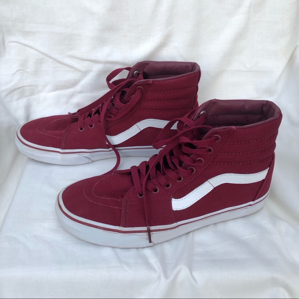 Maroon Vans Sk8-Hi’s in amazing condition!